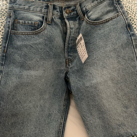 Brandy Melville Addison Shorts - Picture 3 of 4